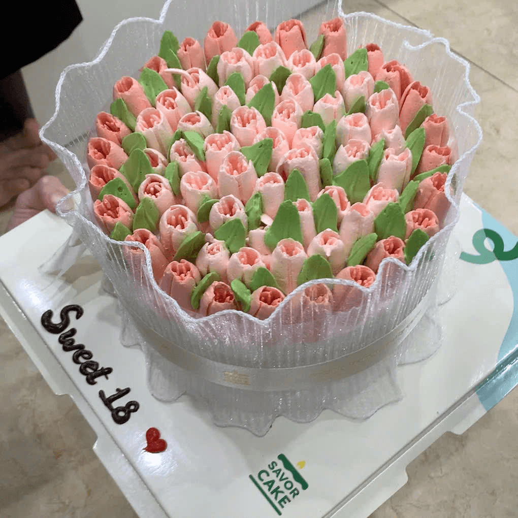 Ảnh feedback sản phẩm Bánh kem tulip hồng vải voan (hộp mica)