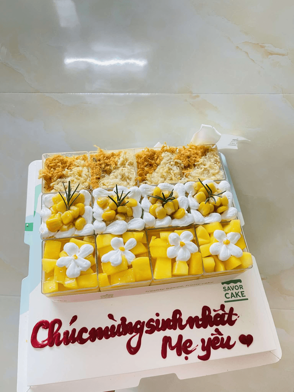 Ảnh feedback Set bánh Sweet Sunshine (bông lan trứng muối - bánh kem bắp - mousse xoài) set 12 (size nhỏ)