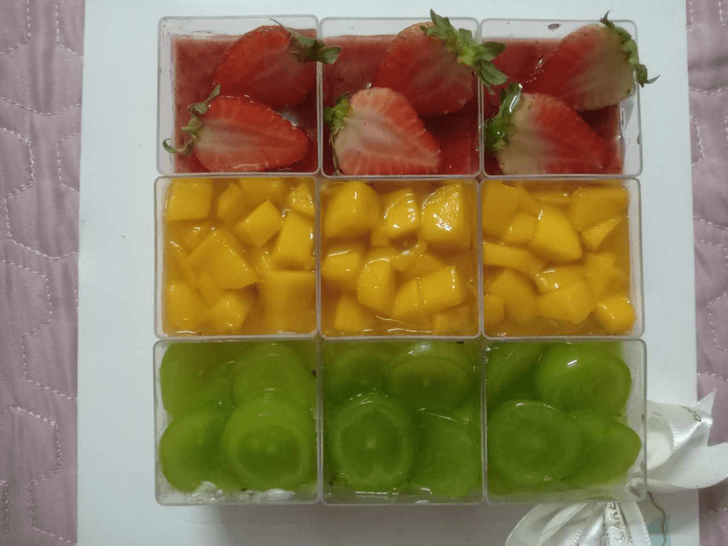 Ảnh feedback đơn 1506431 - Set 9 cốc panna cotta trang trí hoa quả (3 dâu, 3 nho kiwi, 3 xoài chanh leo) (Không còn trên web work)